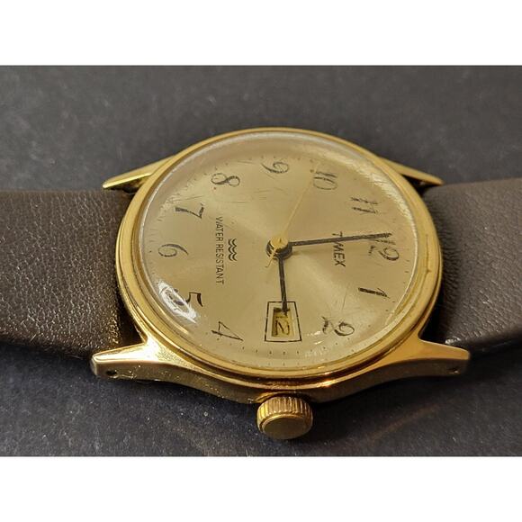 Vintage Men\'s Gold Tone Timex Mechanical Watch Calendar